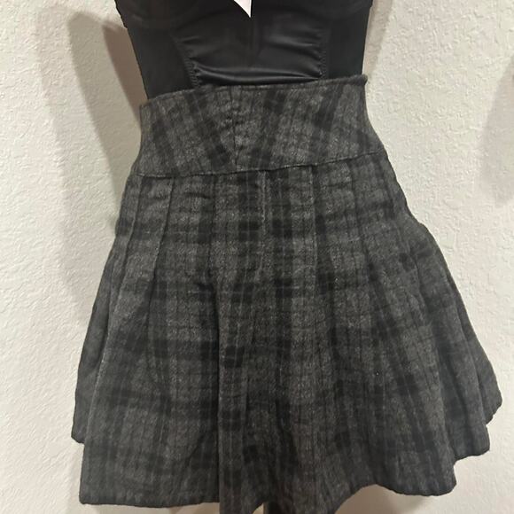 Vintage 70s Black and grey plaid pleated mini skirt - Picture 2 of 7